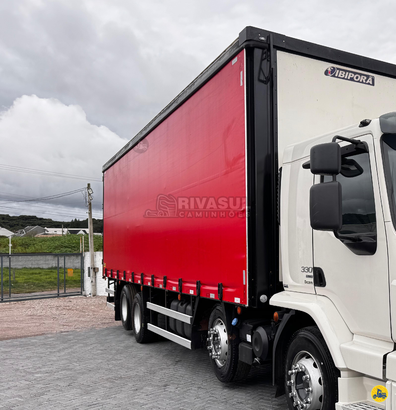 CARROCERIA SOBRE CHASSI  BITRUCK BAU SAIDER Rivasul Caminhões CURITIBA PARANÁ PR